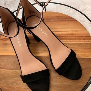 NWOT Stylist Never Worn Steve Madden 3 1/2 inches Block Heels.